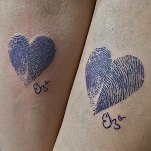 tattoo coração em digitais